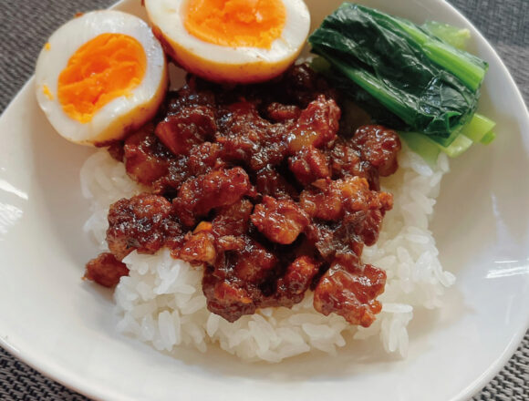 台湾の代表的な料理　魯肉飯（ルーローハン）